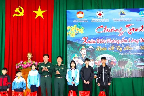 Gần dân, bám cơ sở bảo vệ vững chắc biên cương
