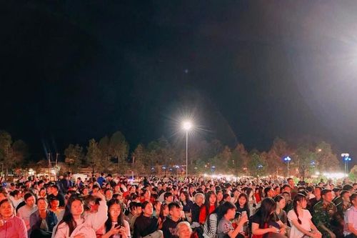 Chiếu phim 'Mưa đỏ' phục vụ đồng bào các dân tộc trong tỉnh