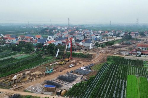 Thi công những hạng mục đầu tiên của cầu Mễ Sở qua sông Hồng