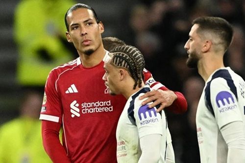 Van Dijk rực sáng: 'Bẫy' thẻ đỏ và đẳng cấp thủ lĩnh trước Tottenham