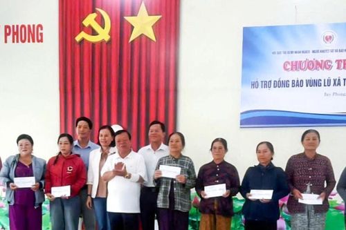 Tặng 190 suất quà cho người dân xã D'ran và Tuy Phong bị ảnh hưởng bởi thiên tai