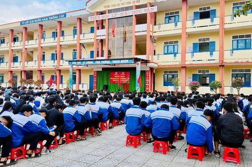 Nâng cao hiểu biết pháp luật, phòng ngừa tệ nạn học đường cho học sinh miền núi