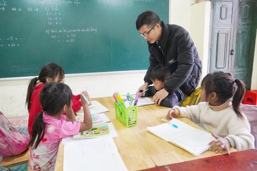 'Cõng chữ' qua Cổng Trời