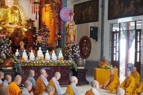Tăng Ni trên địa bàn 6 phường (TP.HCM) thực hiện Bố-tát chung