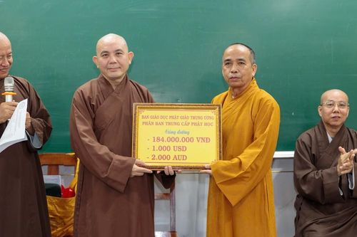 Gia Lai: Đoàn Phân ban Trung cấp Phật học thăm Tăng Ni sinh Trường Trung cấp Phật học Nguyên Thiều