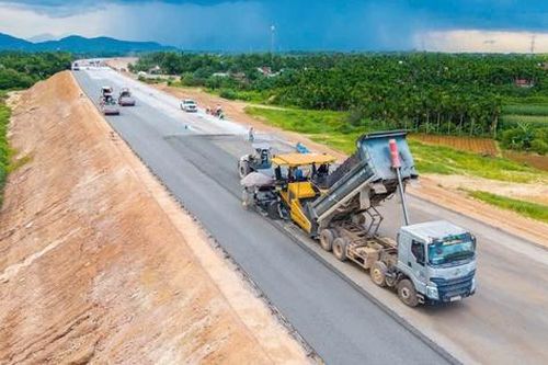 Bộ Xây dựng tăng tốc giải ngân đầu tư công, nhiều dự án trọng điểm về đích sớm