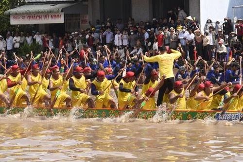 Sôi động ngày hội đua ghe Ngo ở Cà Mau sau hơn 10 năm gián đoạn