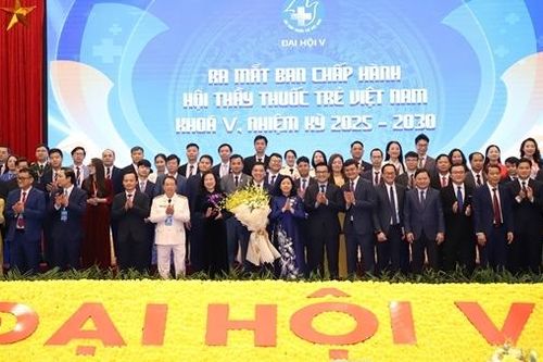 Thầy thuốc trẻ xung kích, tình nguyện đến vùng sâu, vùng xa vì sức khỏe cộng đồng