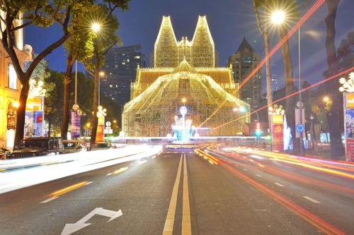 Lễ Giáng sinh 2025 đi chơi đâu ở TP.HCM?