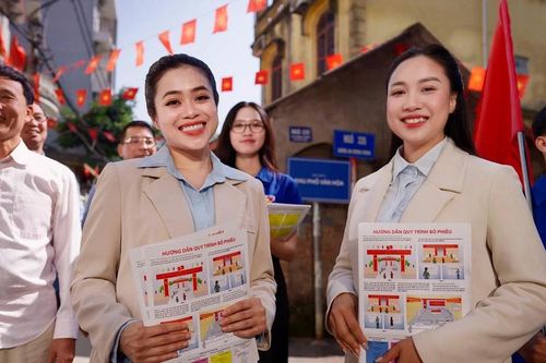 Ca sĩ Trần Bích Ngọc ra mắt dự án âm nhạc chính luận 'Ý Đảng – Lòng dân'