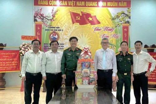 Đồng Nai: Lãnh đạo Xã Xuân Hòa thăm, chúc mừng các đơn vị quân đội đóng quân trên địa bàn