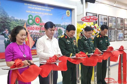 TP Hồ Chí Minh: Khai mạc triển lãm ảnh '80 năm hào khí miền Đông'