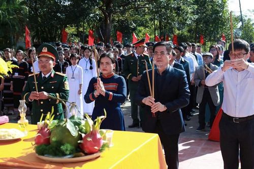 Lãnh đạo tỉnh Quảng Ngãi dâng hương tưởng niệm tại Di tích lịch sử Ngục Kon Tum