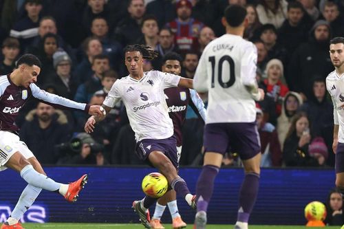 Leny Yoro, từ 'Varane mới' trở thành mắt xích yếu nhất của hàng thủ MU