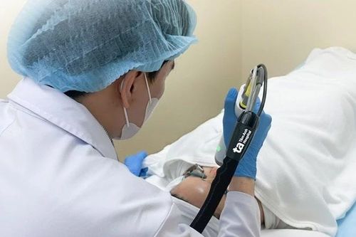 Dùng mỹ phẩm trôi nổi, nhiều người hỏng da vì corticoid