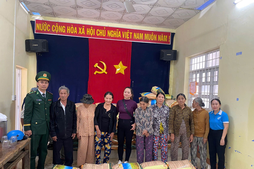 Đắk Lắk: Bộ đội Biên phòng trao 2,5 tấn lúa giống hỗ trợ người dân phường Sông Cầu