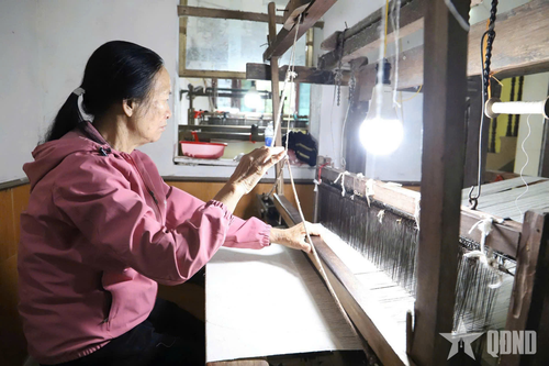 Về làng Nam Cao nghe chuyện nghề dệt đũi