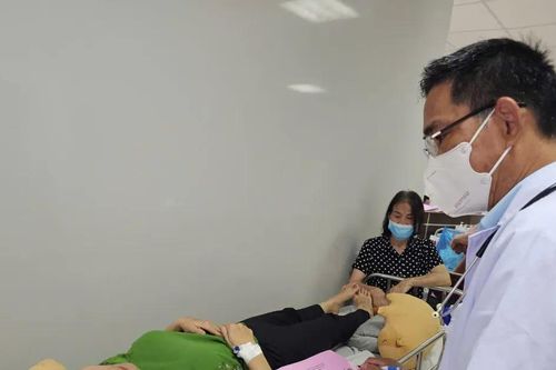 Gần 70 người nhập viện nghi do ngộ độc thực phẩm sau khi ăn bánh mì