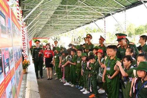 An Giang: Gần 300 thiếu nhi trải nghiệm môi trường quân đội