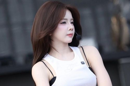 Nhan sắc chuẩn 'tiên tử' của DJ Mie trên sân khấu rehearsal khiến fan mê mẩn
