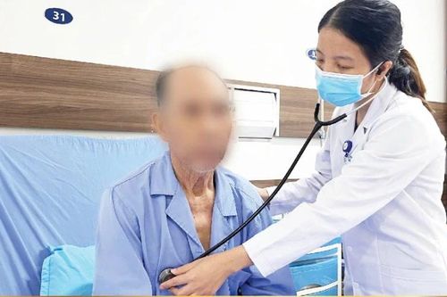 U phổi khiến người đàn ông bị tràn dịch màng tim chèn ép tim cấp nguy kịch