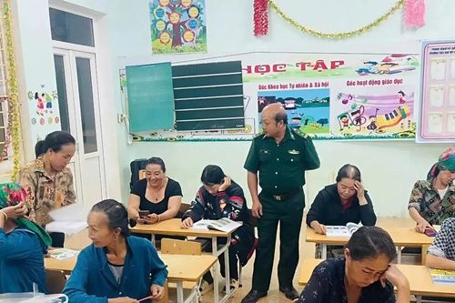 Hành trình thắp sáng tri thức của người lính quân hàm xanh