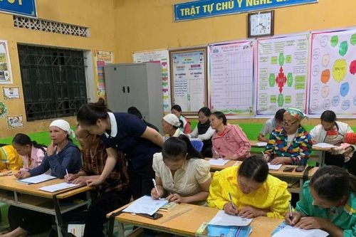 Người Dao ở Bằng Thành học chữ để vươn tới tương lai