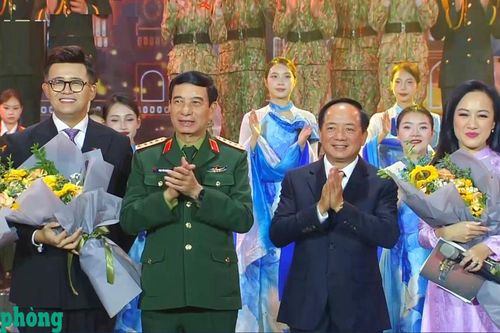 Đại tướng Phan Văn Giang dự Chương trình nghệ thuật đặc biệt 'Mệnh lệnh từ trái tim'