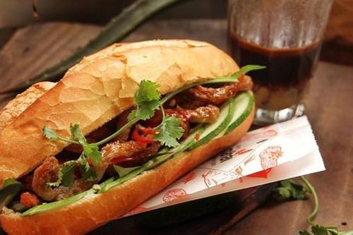 Lại thêm một vụ ngộ độc, hơn 60 người nhập viện sau khi ăn bánh mì
