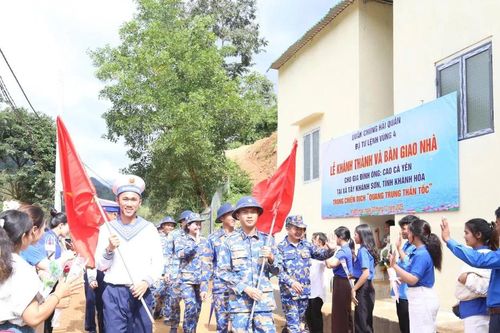 Vùng 4 Hải quân bàn giao căn nhà đầu tiên trong 'Chiến dịch Quang Trung'