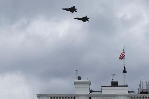 Mỹ điều tiêm kích F-16 chặn máy bay gần dinh thự Tổng thống Trump