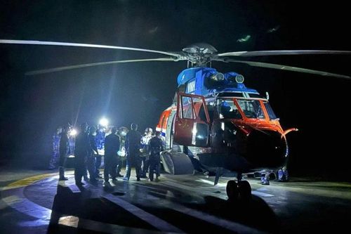 Bộ Quốc phòng điều động máy bay cấp cứu thai phụ và quân nhân ở Trường Sa