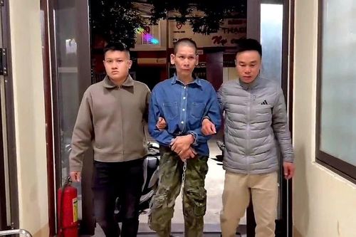 Đối tượng truy nã dùng bơm tiêm chống trả quyết liệt, cảnh sát nổ súng trấn áp