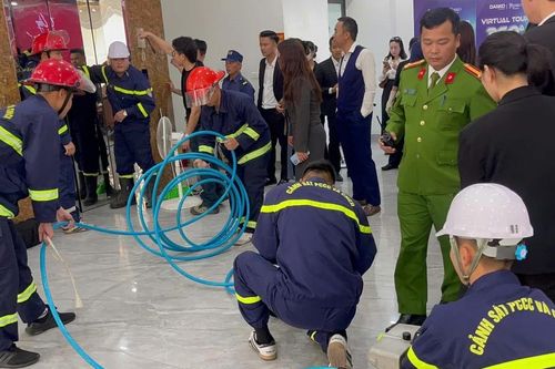 Giải cứu 21 người mắc kẹt trong thang máy ở Bắc Ninh