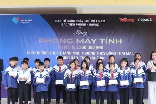 Phòng học máy tính của Ngày thẻ Việt Nam 2025 đến với học sinh Nghệ An