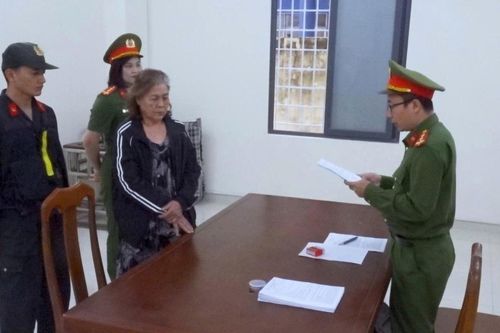 Soi chiếu hành lý tại sân bay, công an phát hiện 24 thỏi vàng