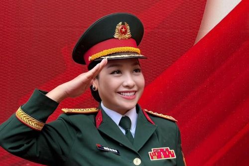 Đại tá - NSND Thu Hà đong đầy cảm xúc, ca sĩ Sơn Tuyền trẻ trung ở tuổi U70