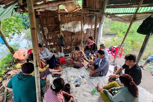 Triệt xóa điểm đánh bạc trong căn chòi giữa vườn chanh