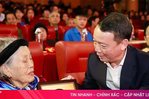 Lắng đọng chương trình giao lưu nghệ thuật 'Câu chuyện thời hoa lửa'