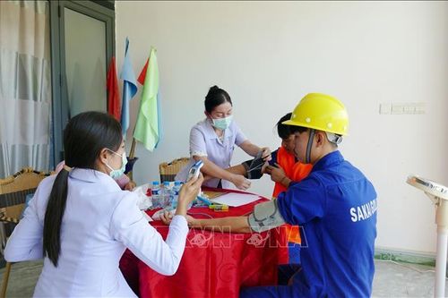 Doanh nghiệp Việt tại Lào chăm lo cho công nhân