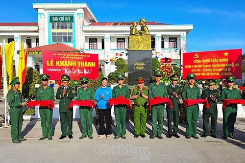 Khánh thành tượng đài 'Bác Hồ với chiến sĩ Biên phòng'