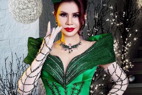 Hoa hậu Diễm Giang rạng rỡ đón giáng sinh, lan tỏa năng lượng tích cực cuối năm