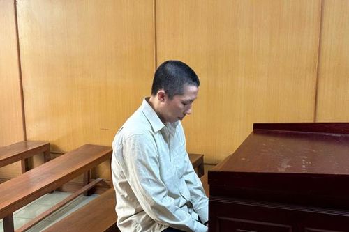Thái độ dửng dưng trước tòa của kẻ giết người, cướp tài sản rồi phóng hỏa đốt nhà