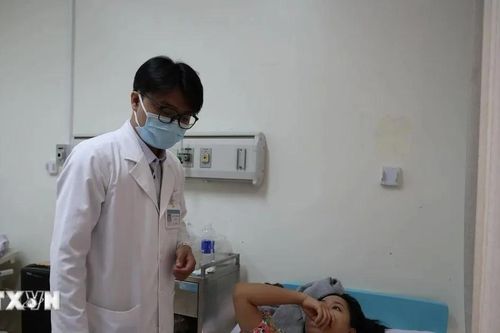 Hàng chục người ngộ độc thực phẩm nghi do ăn bánh mỳ tại TPHCM