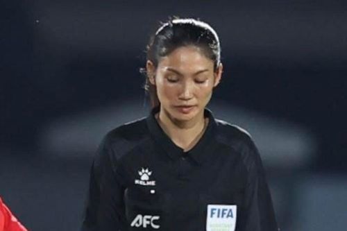 CĐV Lào đã đúng khi không thể trách riêng nữ trọng tài Lào