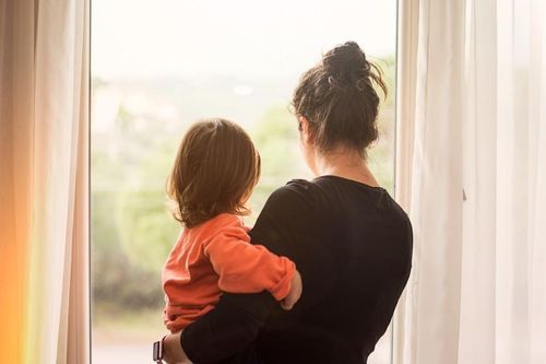 Mẹ đơn thân lương 13 triệu và hơn 500 triệu tiết kiệm có nên đón con lên thành phố?