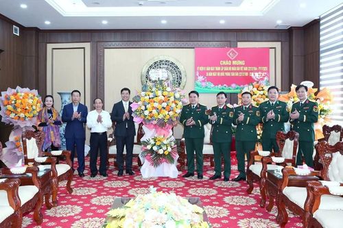 Phó Bí thư Thường trực Tỉnh ủy Nguyễn Hồng Phong thăm, chúc mừng Bộ Chỉ huy Quân sự tỉnh