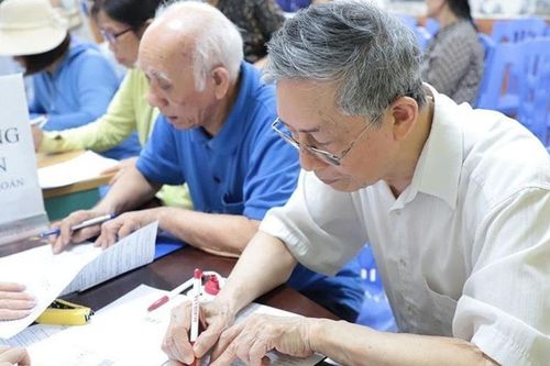 Kiến nghị trợ cấp hưu trí cho người từ đủ 60 tuổi