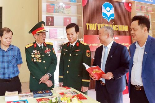 Bắc Ninh: Trưng bày sách, báo kỷ niệm 81 năm Ngày thành lập Quân đội Nhân dân Việt Nam