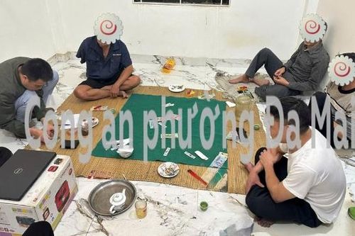 Công an phường Đa Mai bắt quả tang 4 đối tượng đánh bạc
